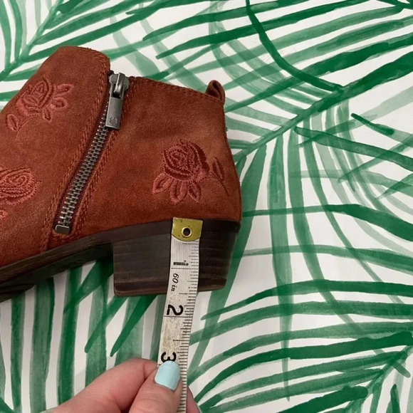 Lucky Brand Basel Rose Embroidered Leather Ankle Booties Size 8 - Picture 8 of 10